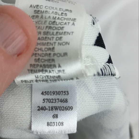 2/$30 WHITE HOUSE BLACK MARKET Black and White Houndstooth Skirt (#339) - Picture 5 of 9